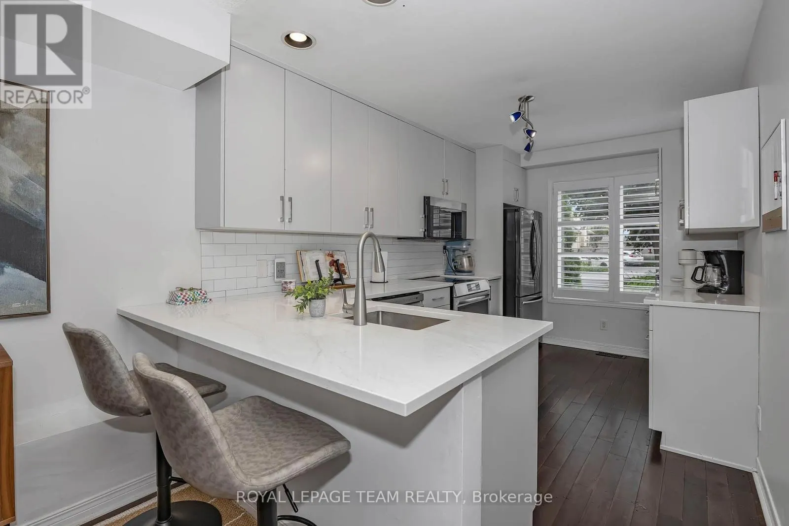 9 - 583 TWEEDSMUIR AVENUE