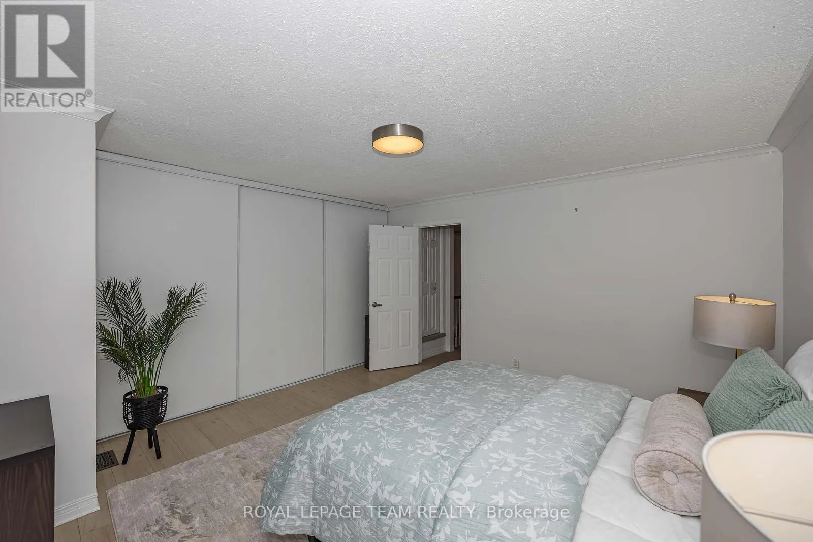 9 - 583 TWEEDSMUIR AVENUE