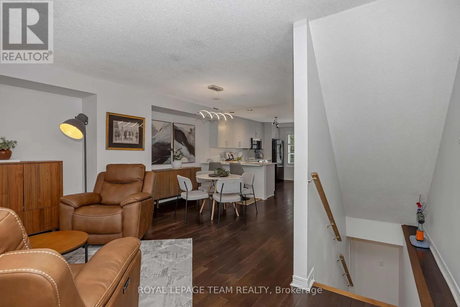 9 - 583 TWEEDSMUIR AVENUE