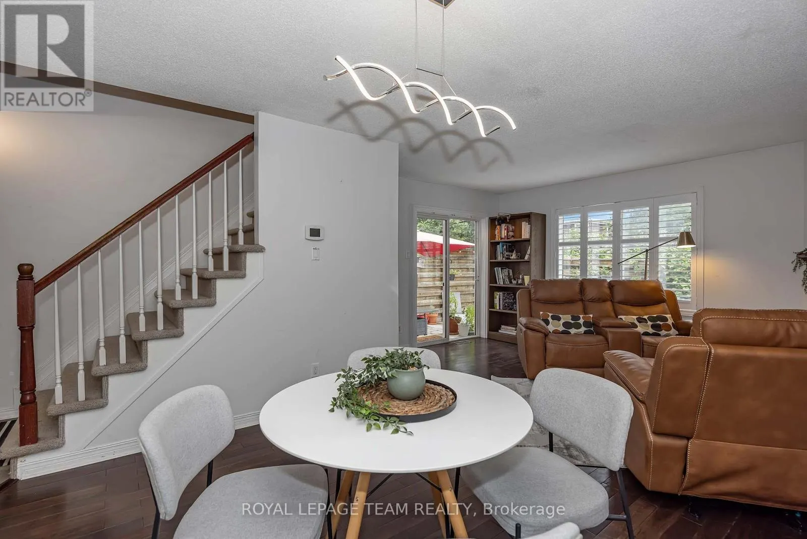 9 - 583 TWEEDSMUIR AVENUE