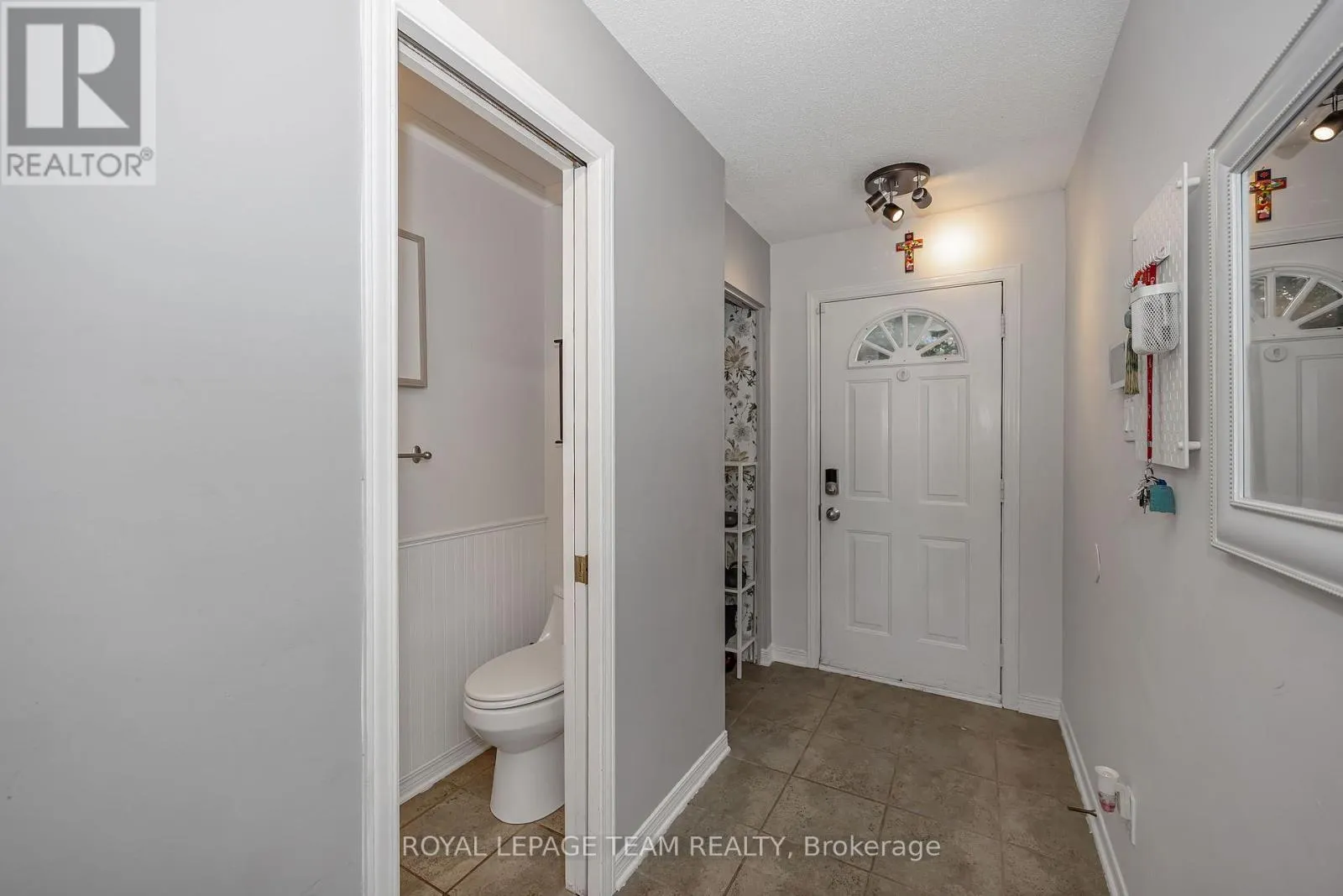 9 - 583 TWEEDSMUIR AVENUE