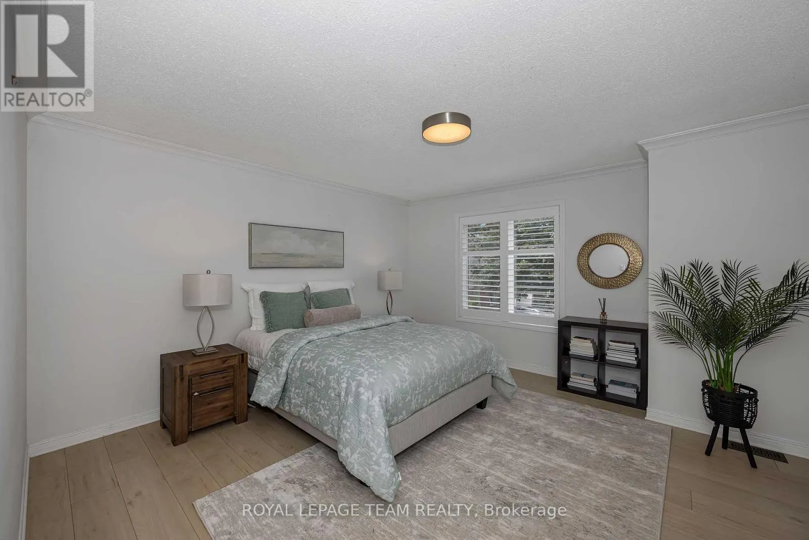 9 - 583 TWEEDSMUIR AVENUE