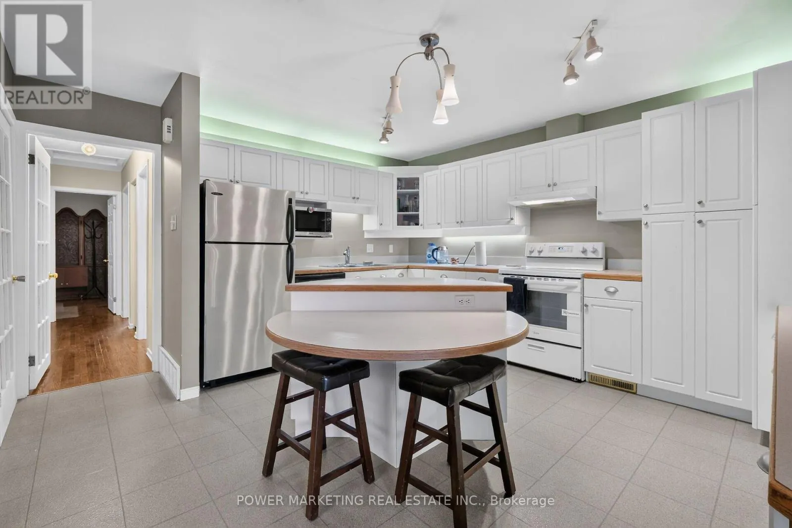 2213 FILLMORE CRESCENT