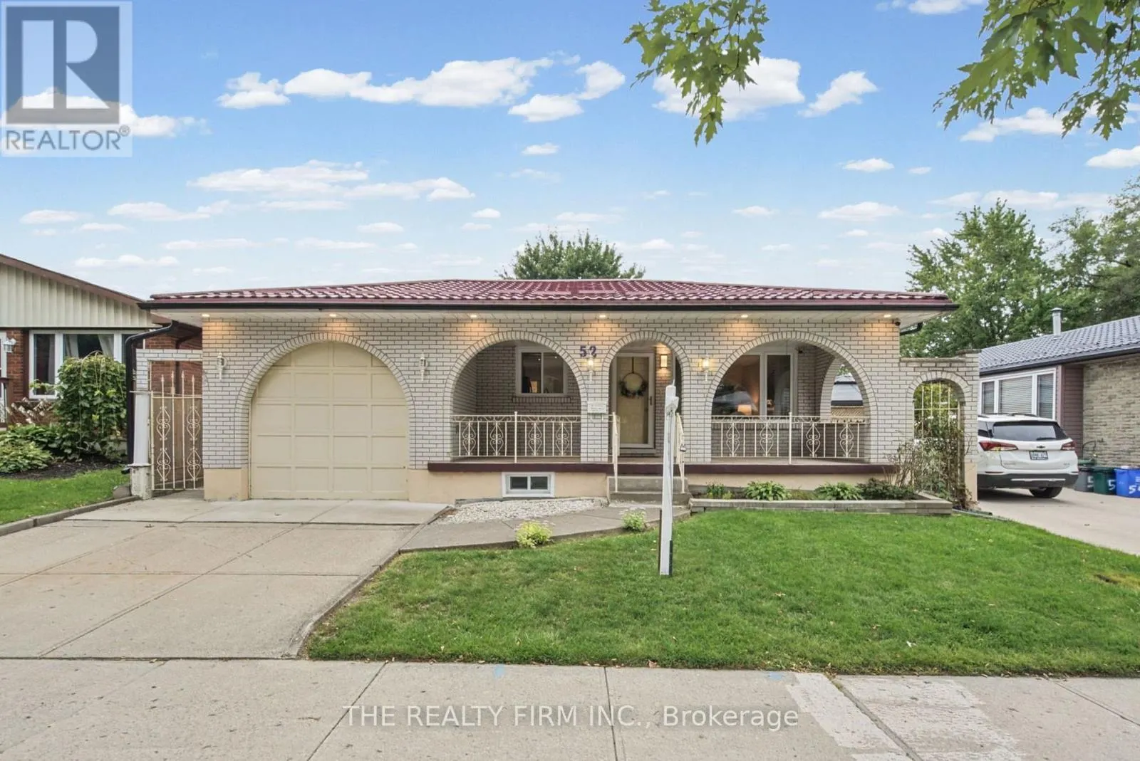 52 BARRETT CRESCENT