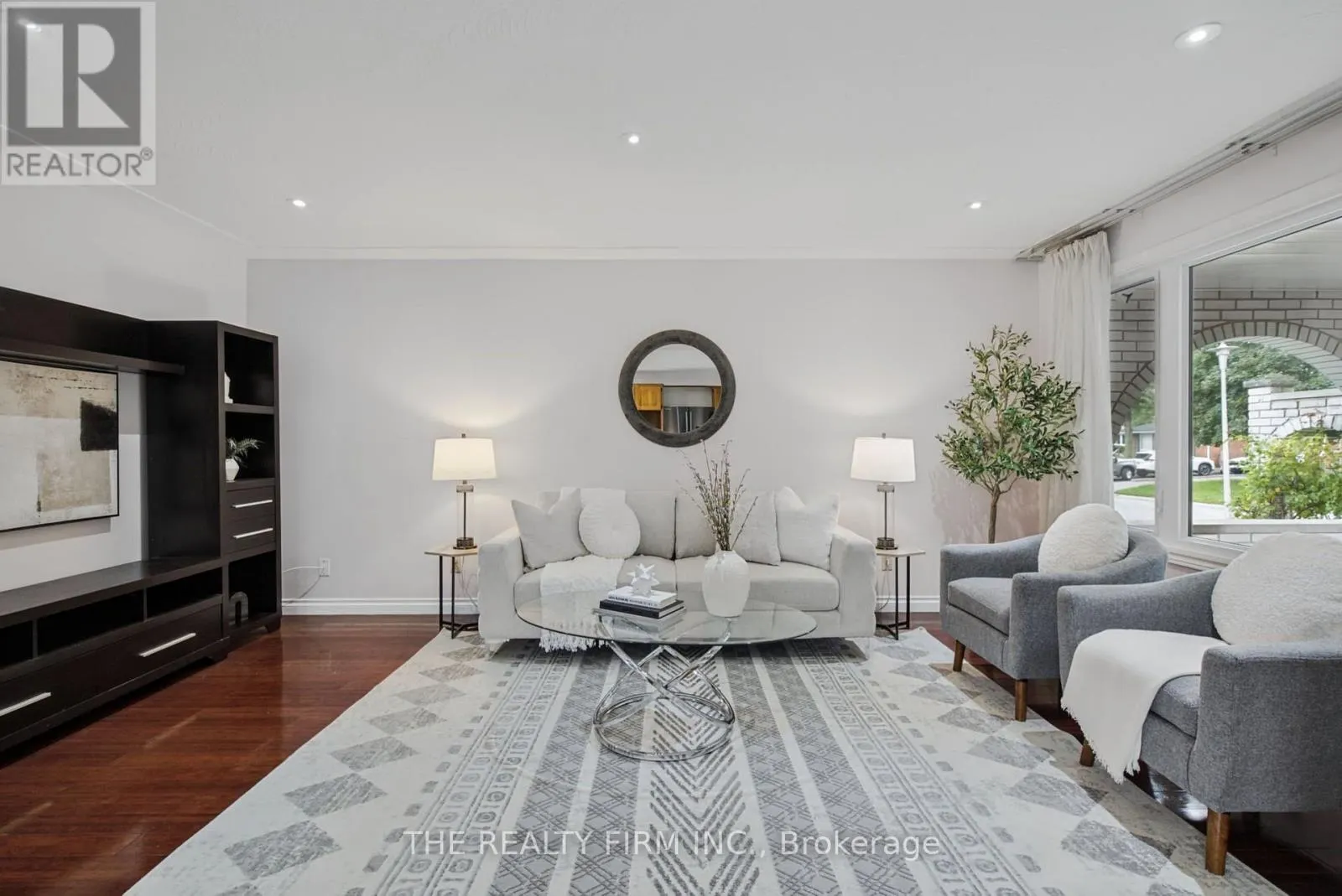52 BARRETT CRESCENT