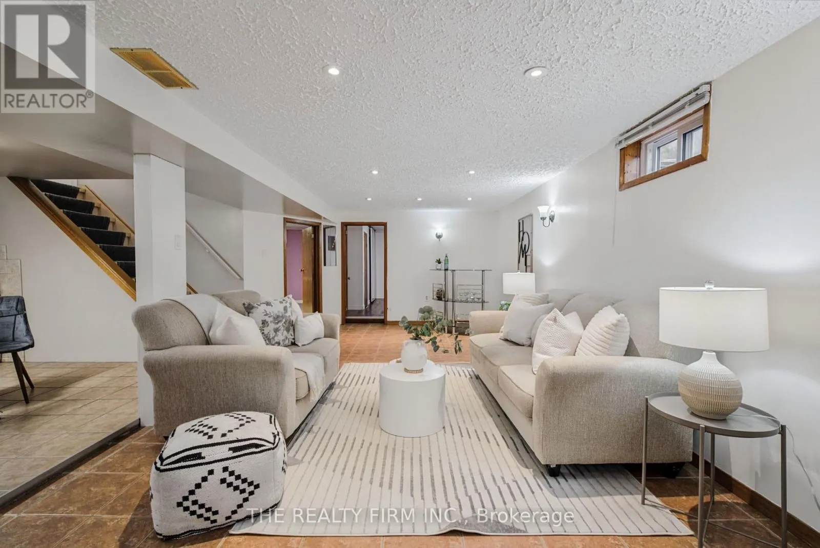 52 BARRETT CRESCENT