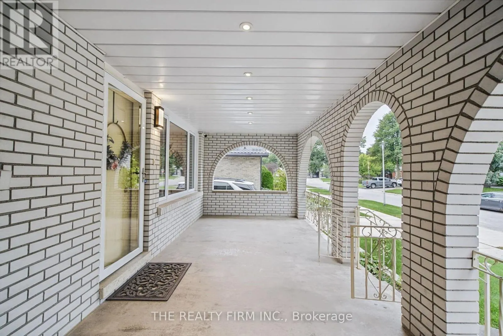 52 BARRETT CRESCENT