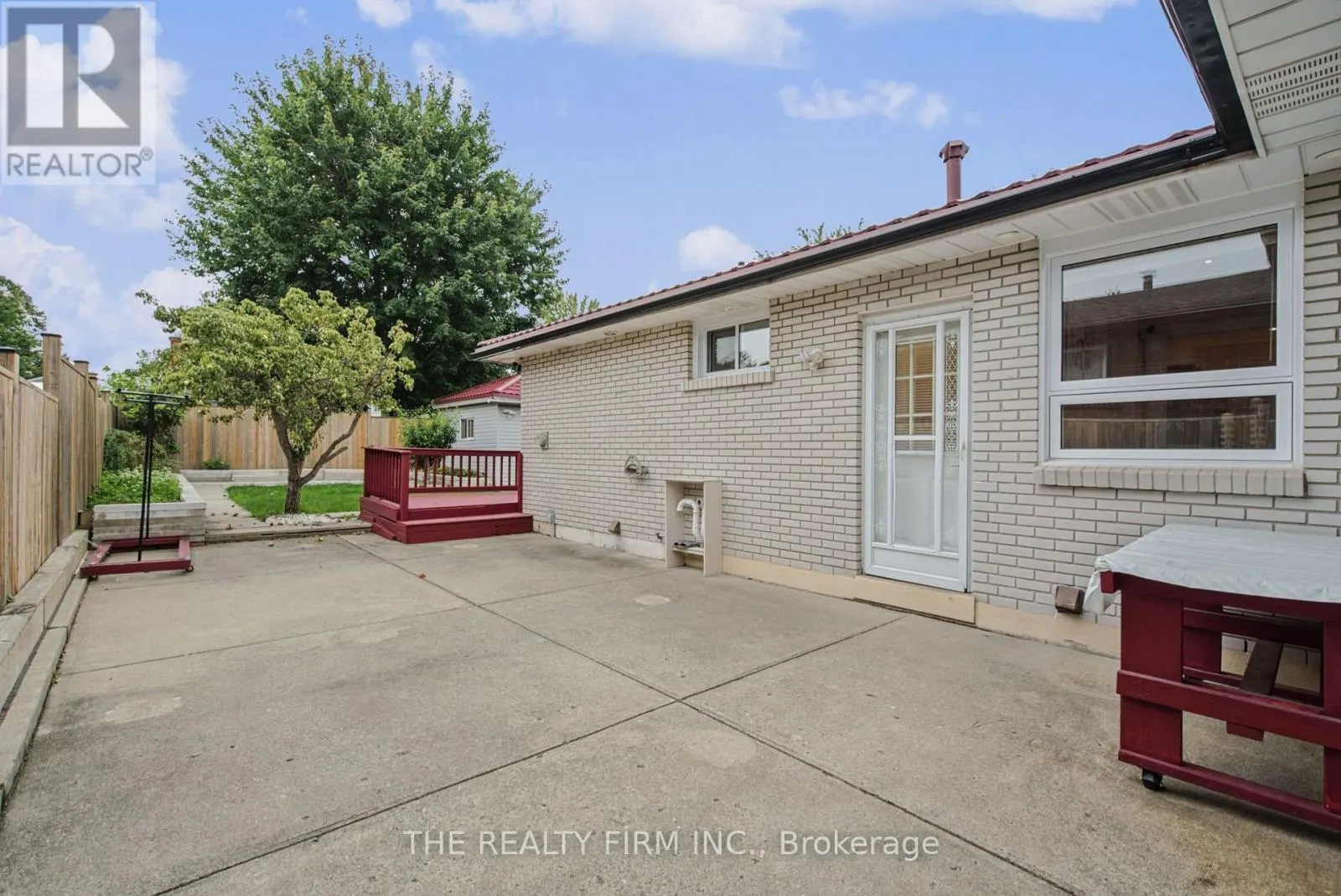 52 BARRETT CRESCENT