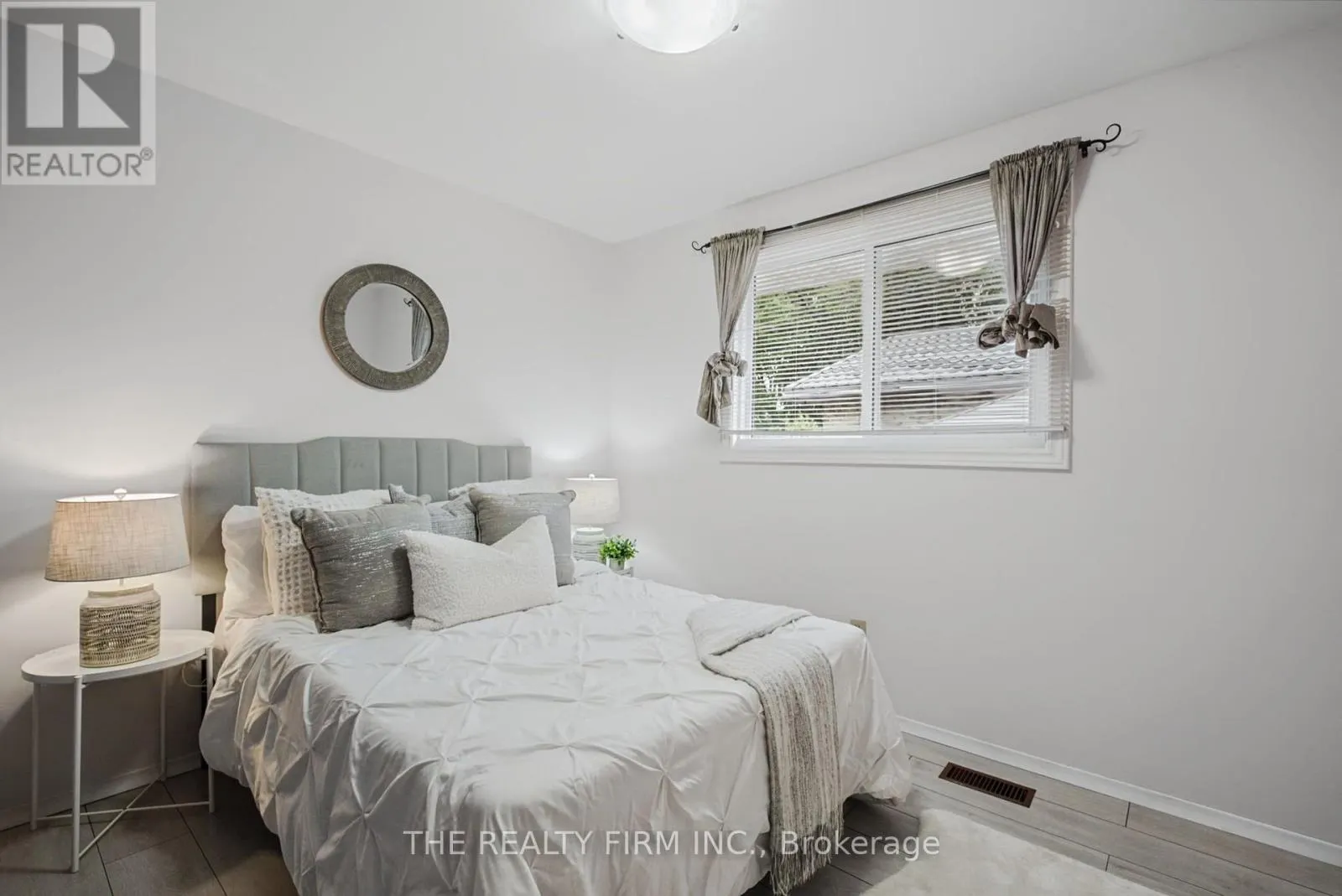 52 BARRETT CRESCENT