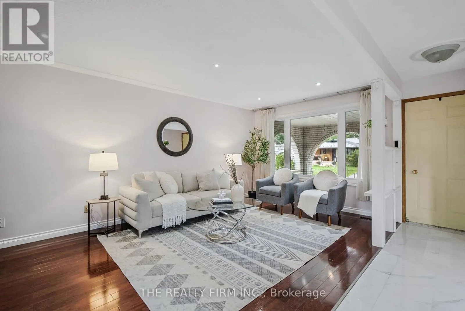52 BARRETT CRESCENT