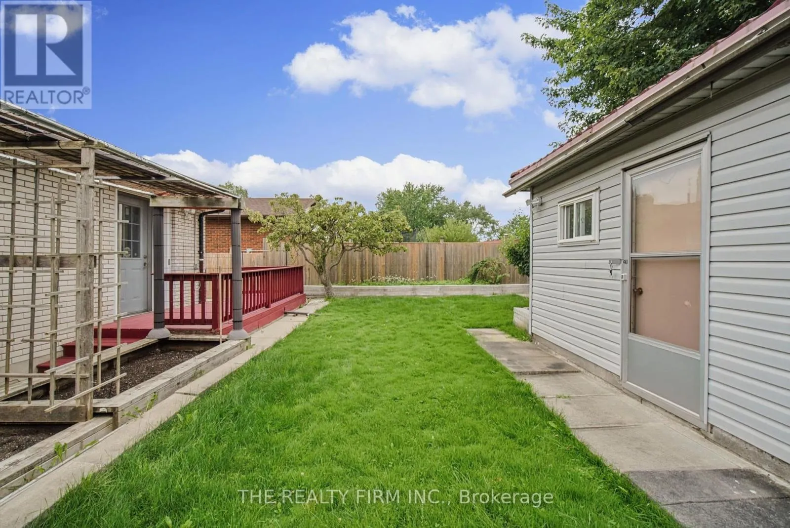 52 BARRETT CRESCENT
