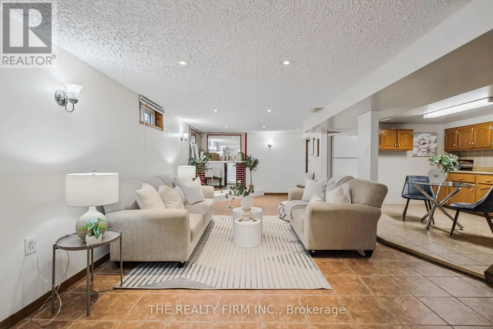 52 BARRETT CRESCENT