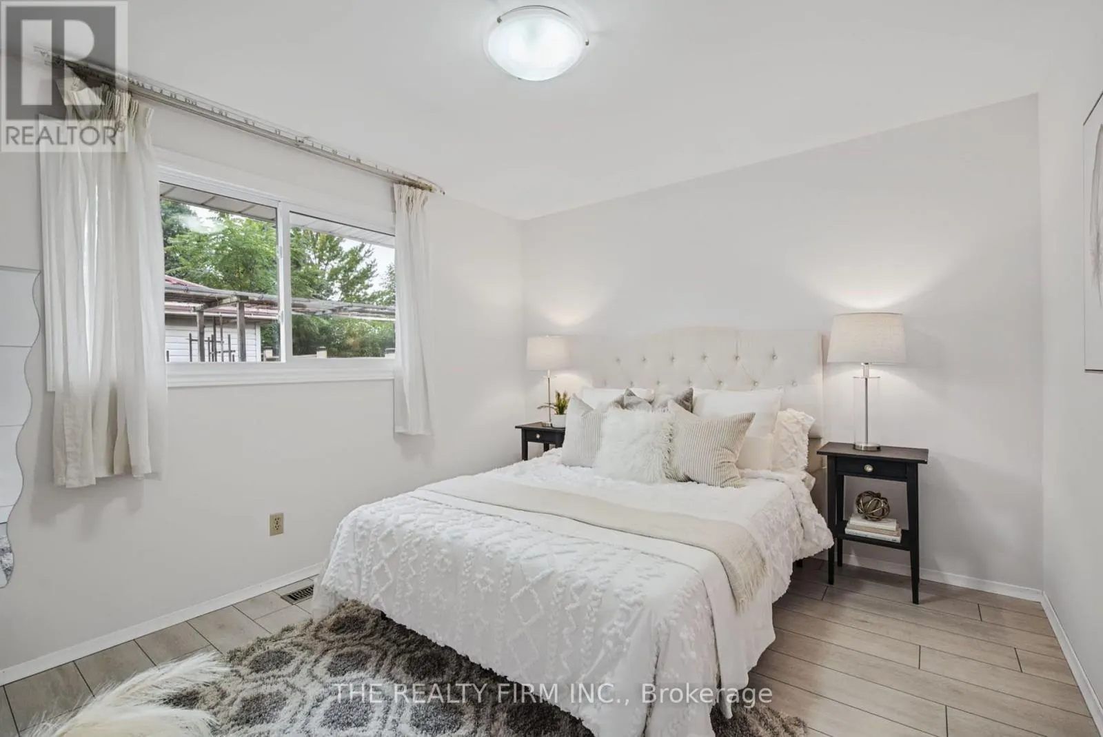 52 BARRETT CRESCENT
