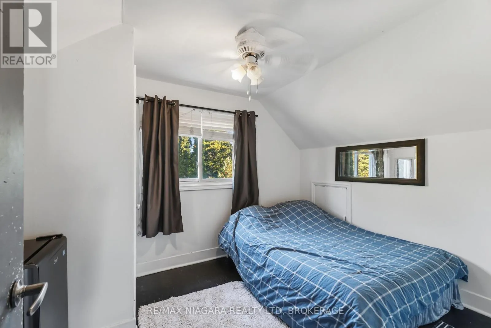 4 WALKER AVENUE