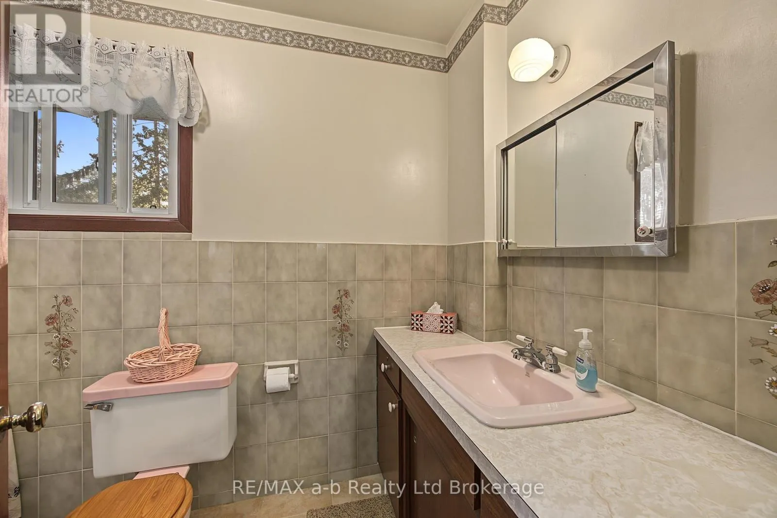 20 PINECREST AVENUE