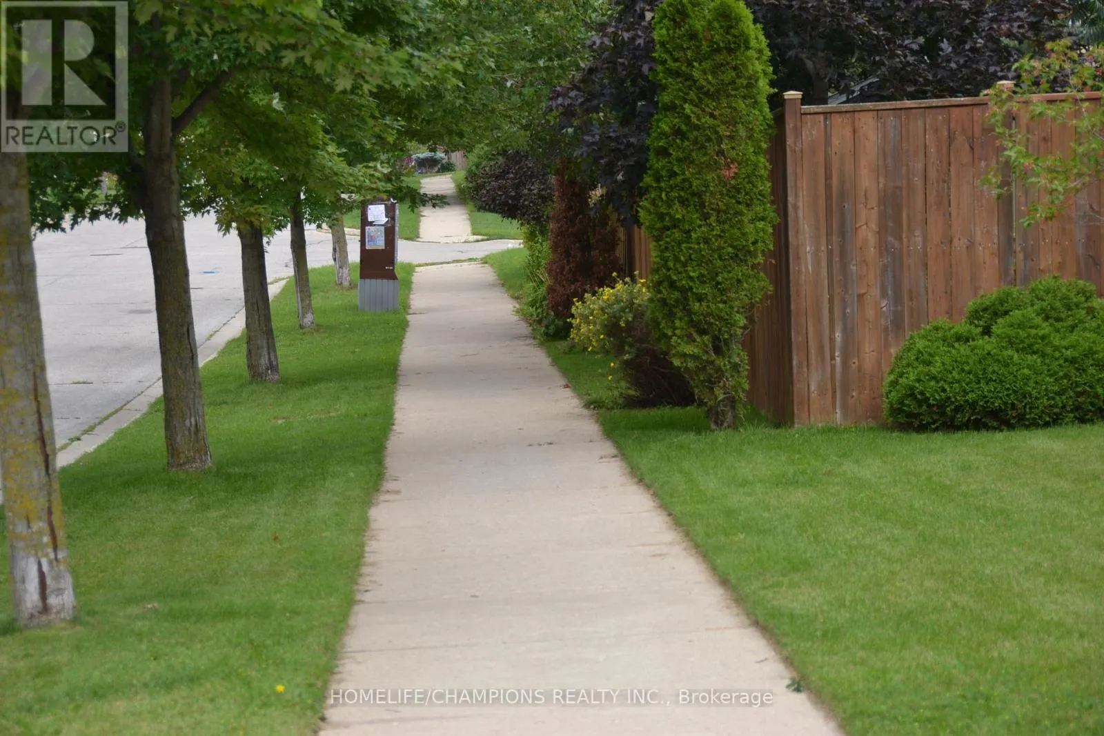 132 HENHOEFFER CRESCENT