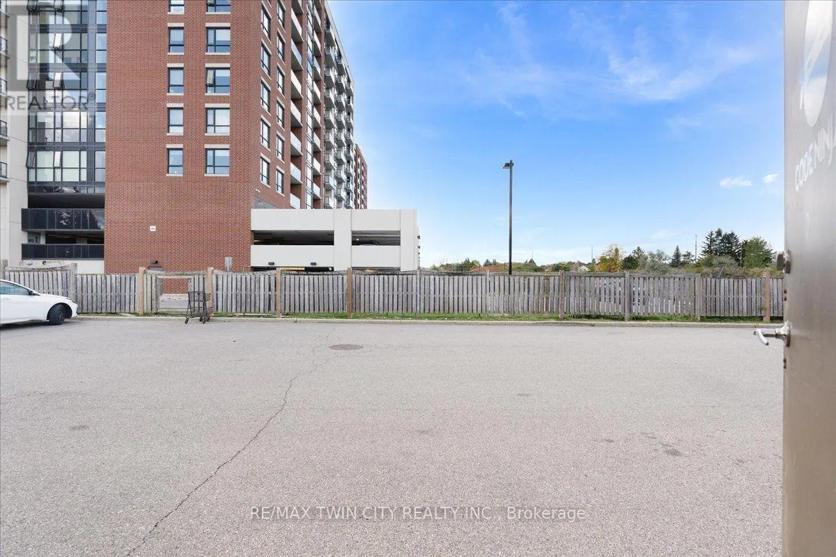 3 - 450 COLUMBIA STREET WEST STREET W