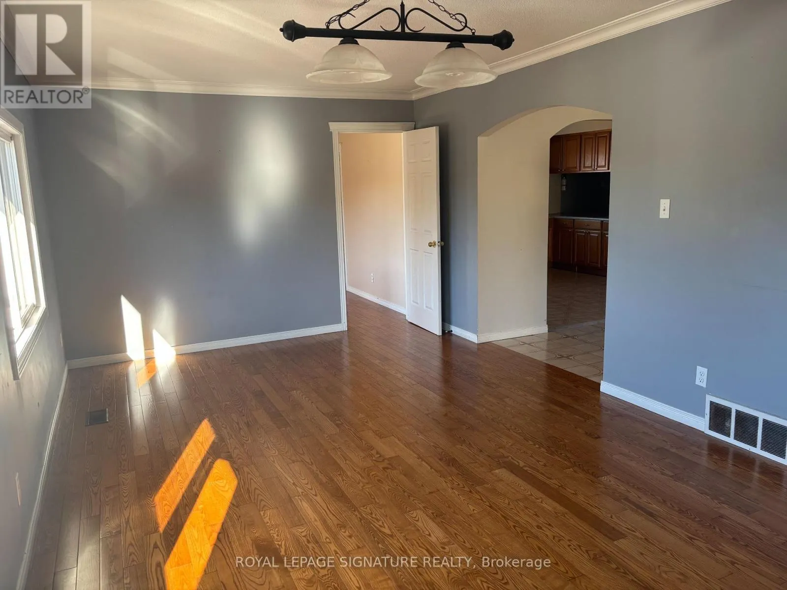 UPPER - 232 BARTON STREET