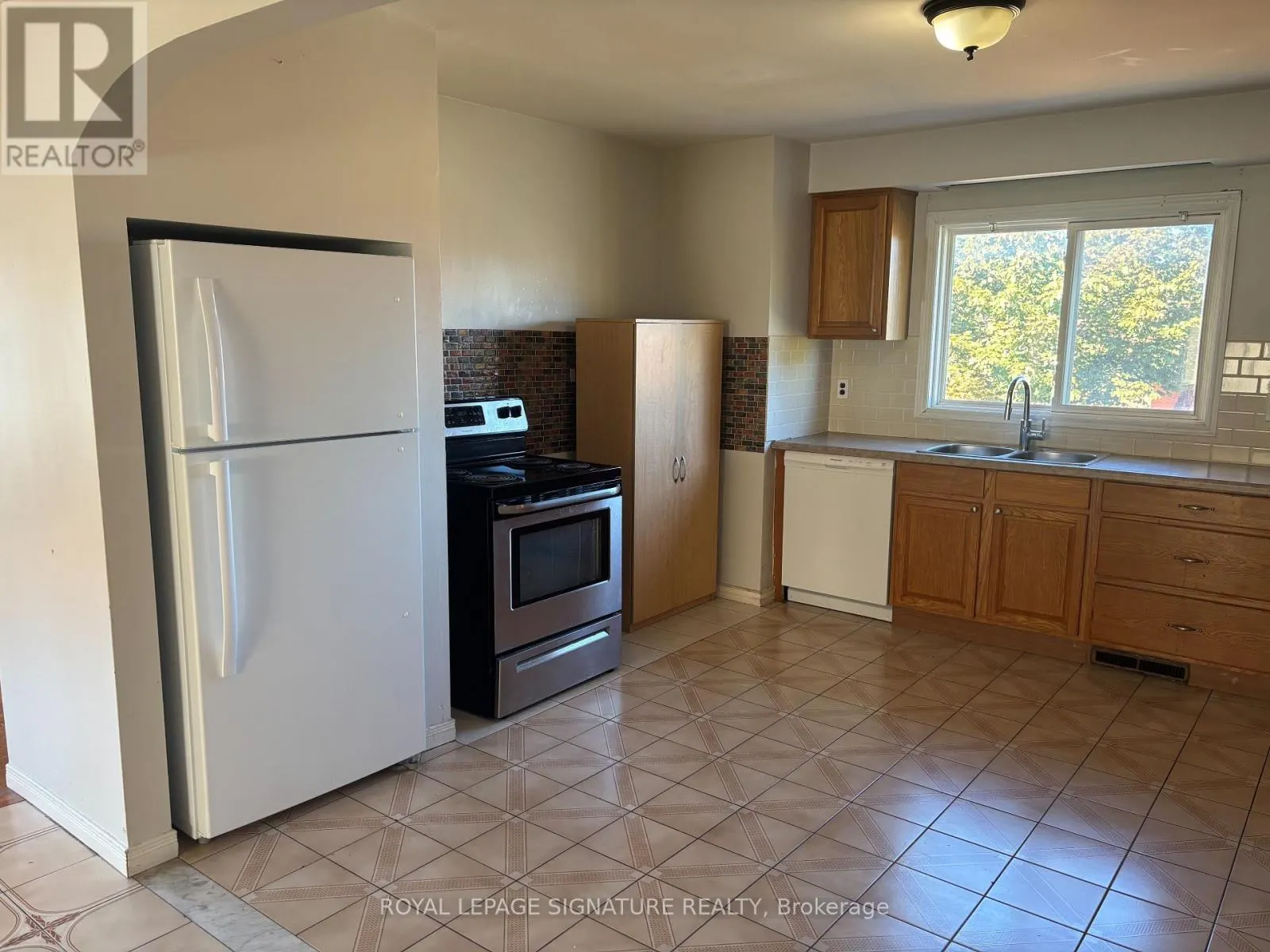 UPPER - 232 BARTON STREET
