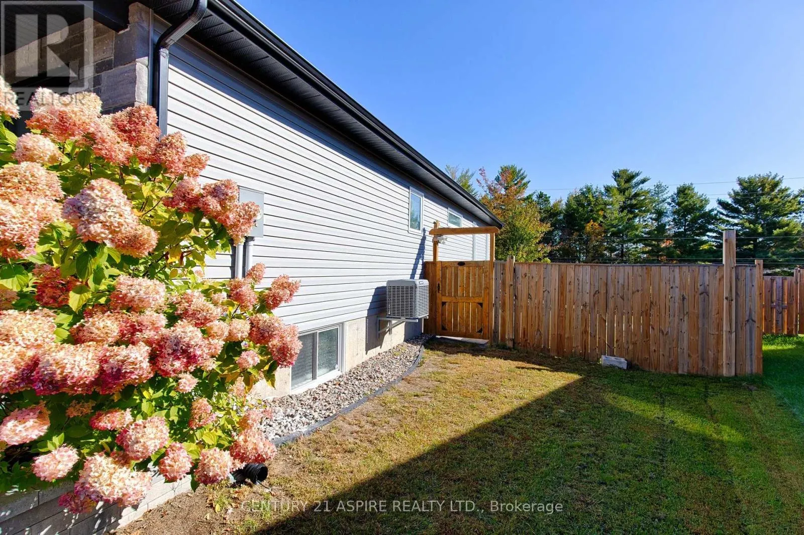 59 NOBLE CRESCENT