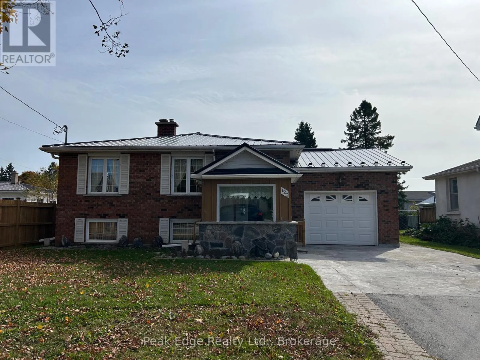 120 VICTORIA STREET W