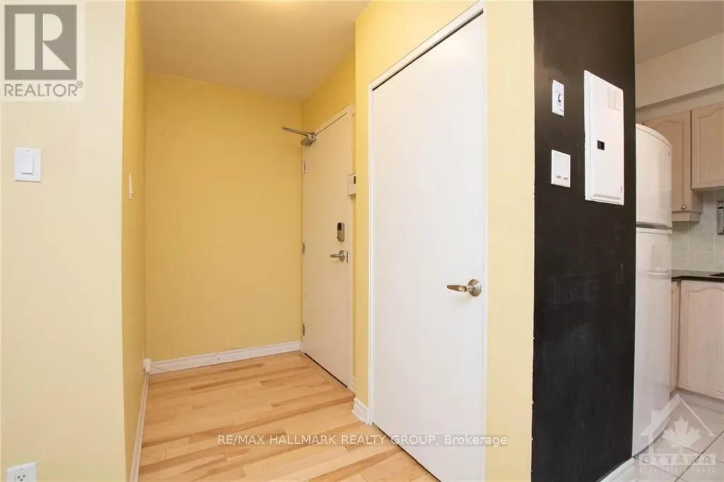 1405 - 445 LAURIER AVENUE W