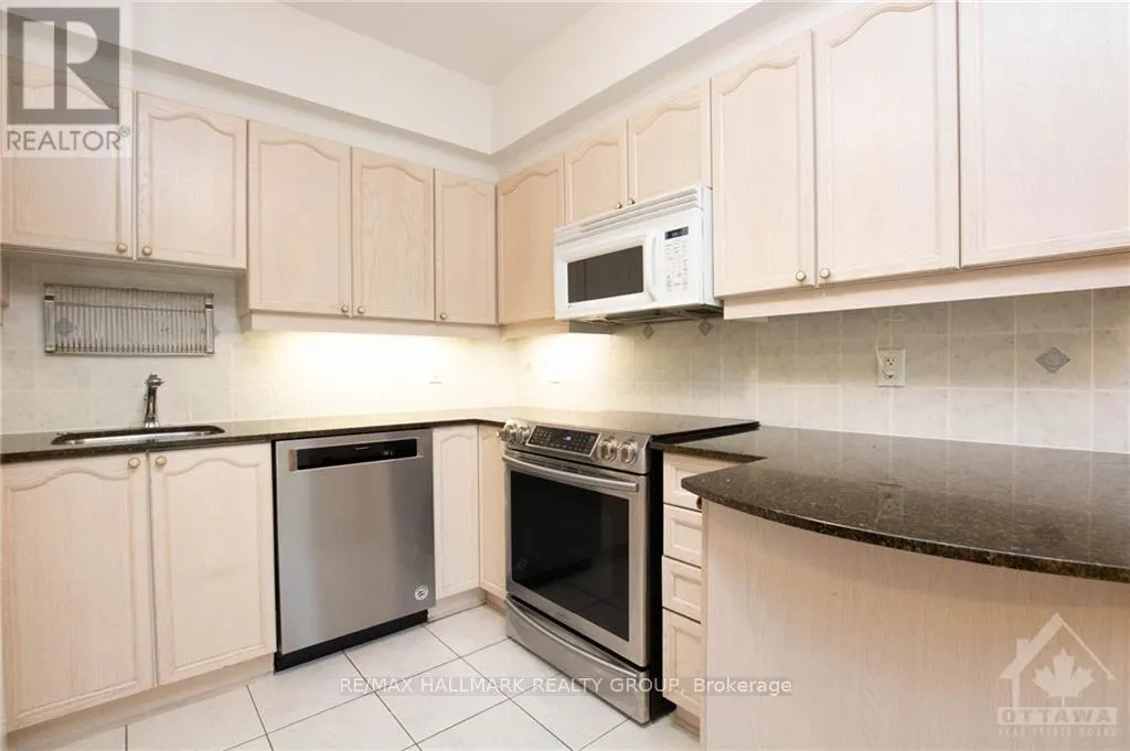 1405 - 445 LAURIER AVENUE W