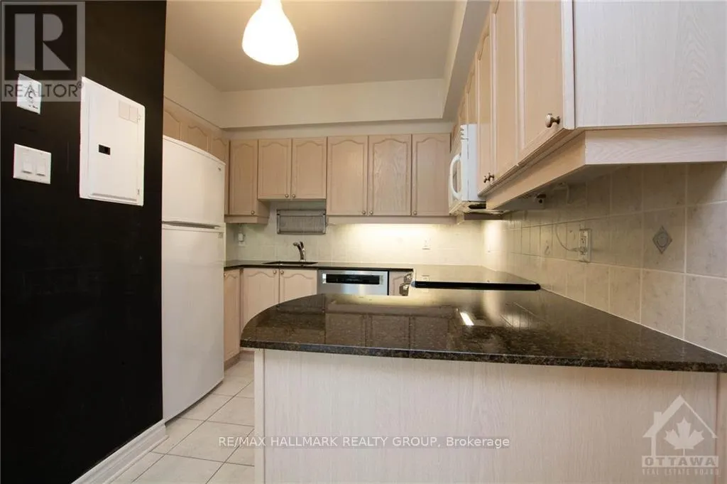1405 - 445 LAURIER AVENUE W