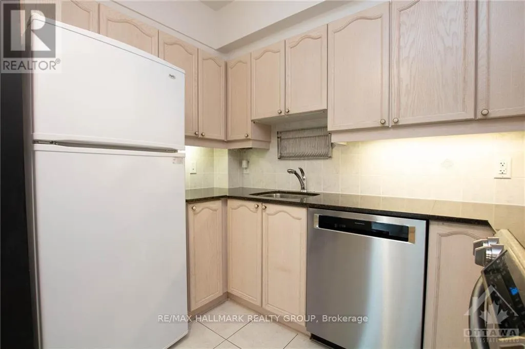 1405 - 445 LAURIER AVENUE W