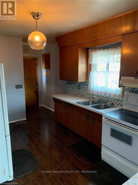 UPPER - 256 EAST MAIN STREET #upper