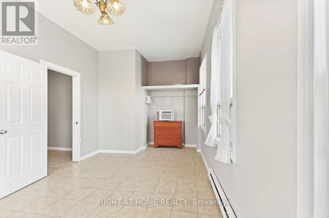 238 KING STREET E
