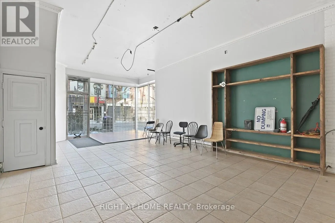 238 KING STREET E