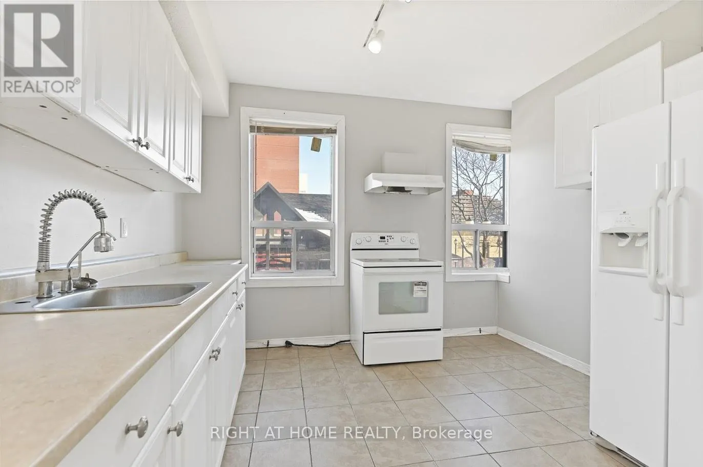 238 KING STREET E