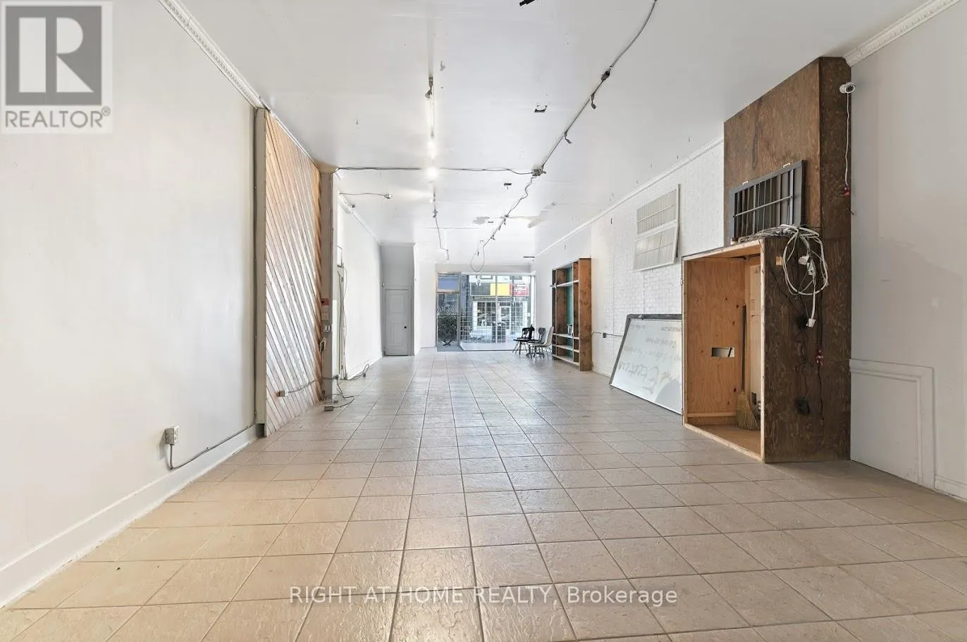 238 KING STREET E