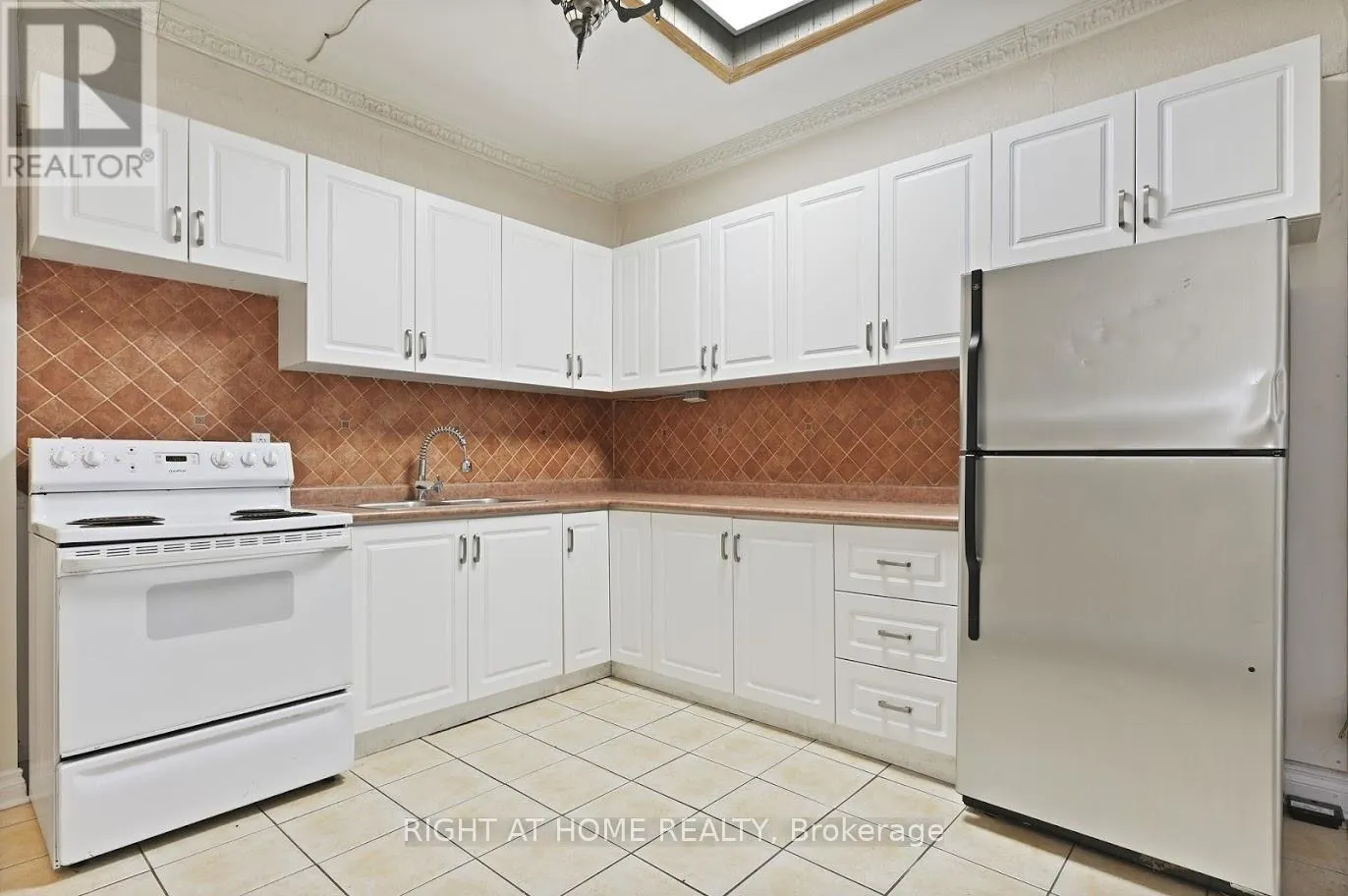 238 KING STREET E