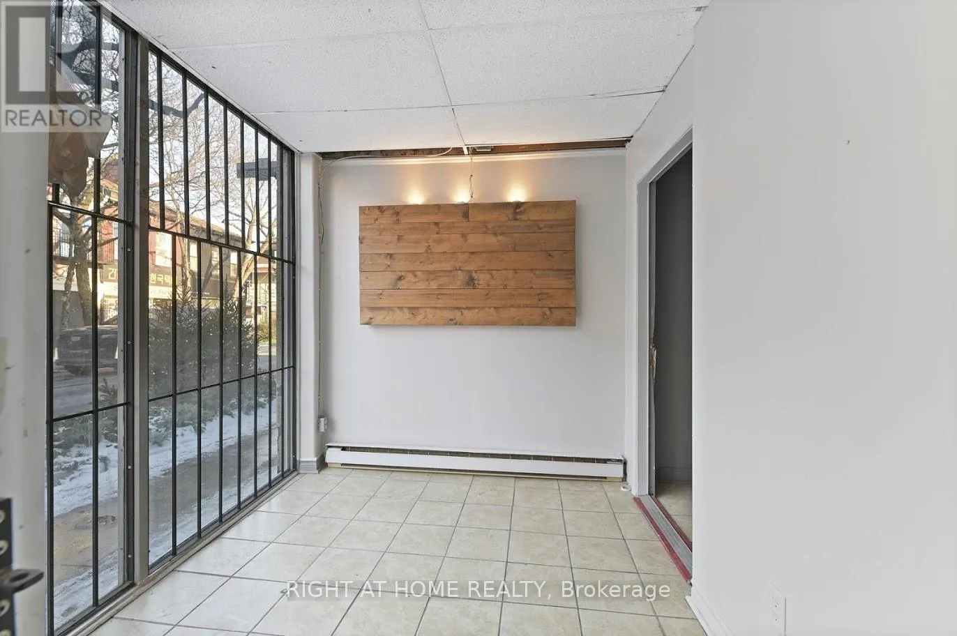 238 KING STREET E