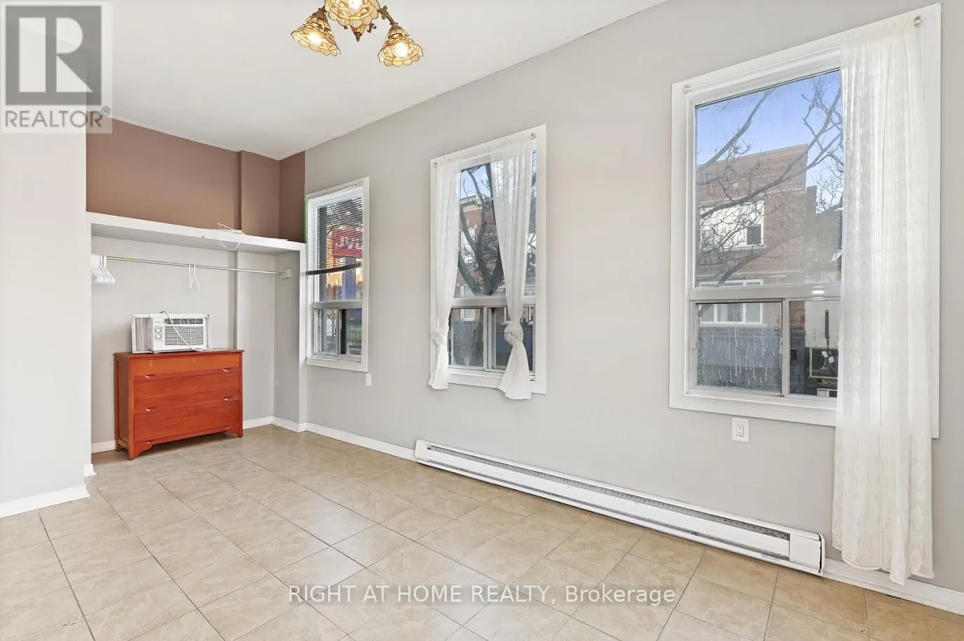238 KING STREET E