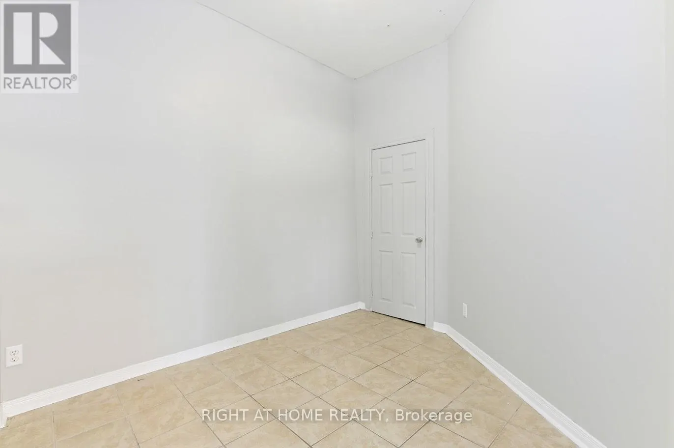 238 KING STREET E