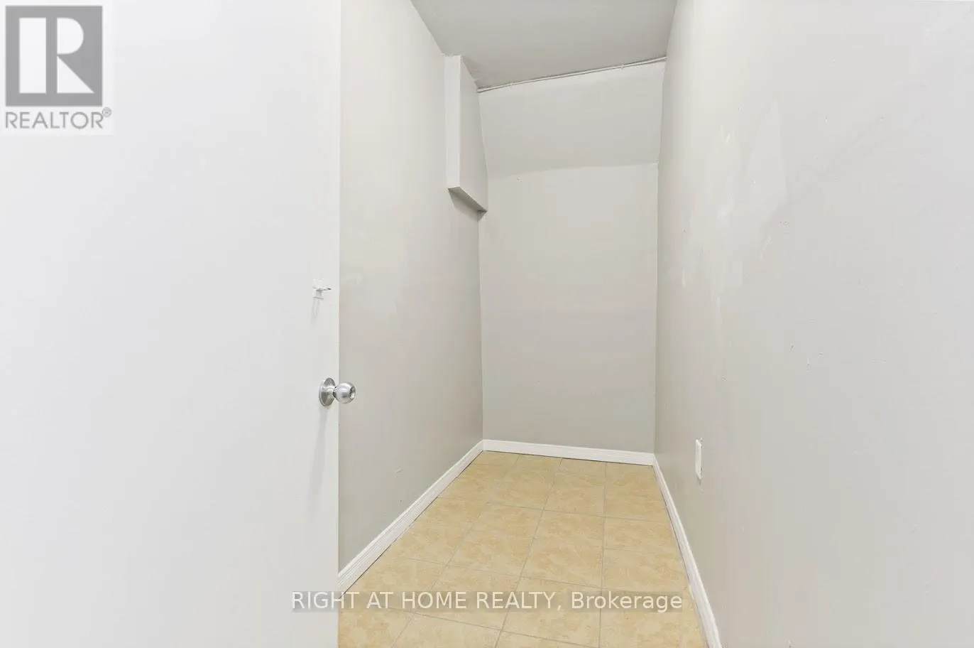238 KING STREET E