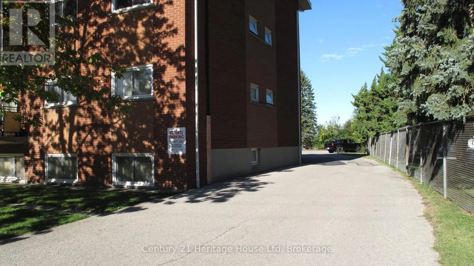 #9 - 16 BRANT AVENUE ##9