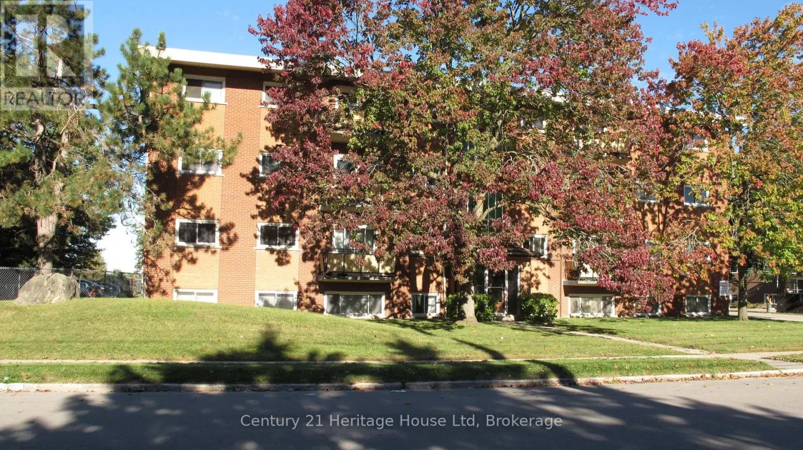 #9 - 16 BRANT AVENUE ##9
