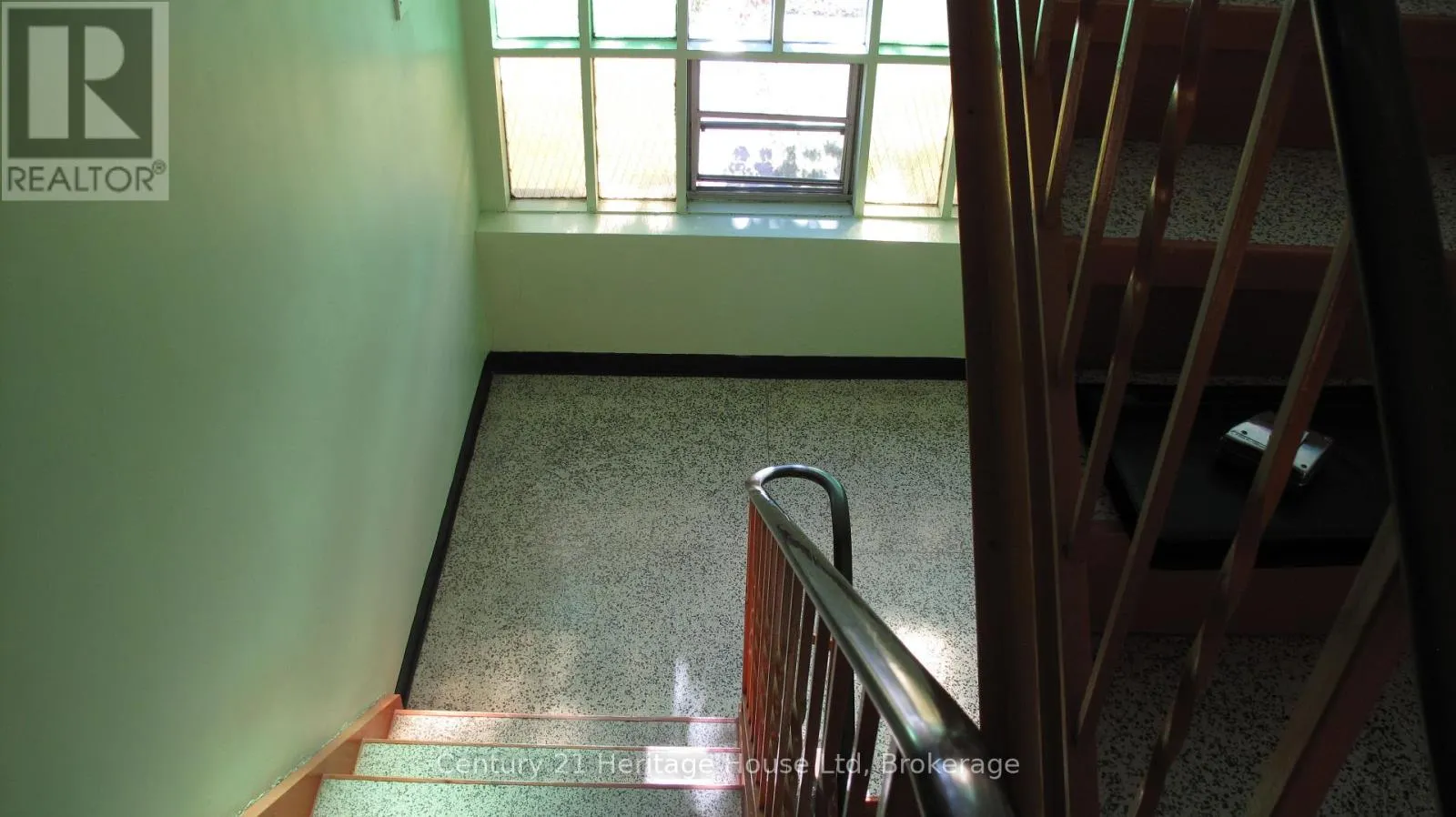 #9 - 16 BRANT AVENUE ##9