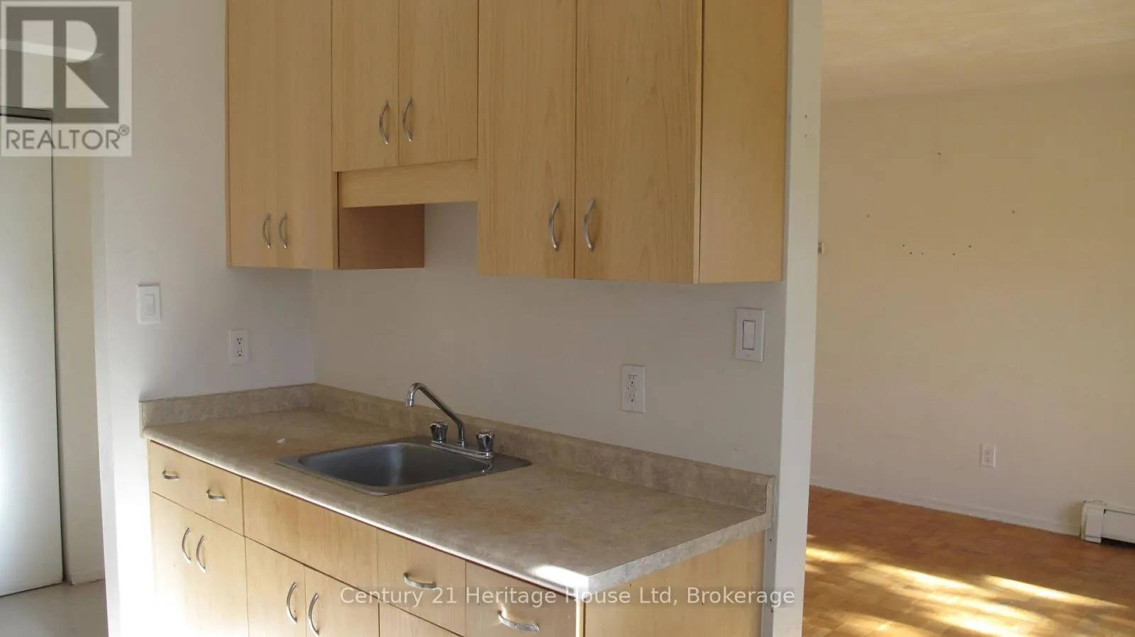#9 - 16 BRANT AVENUE ##9