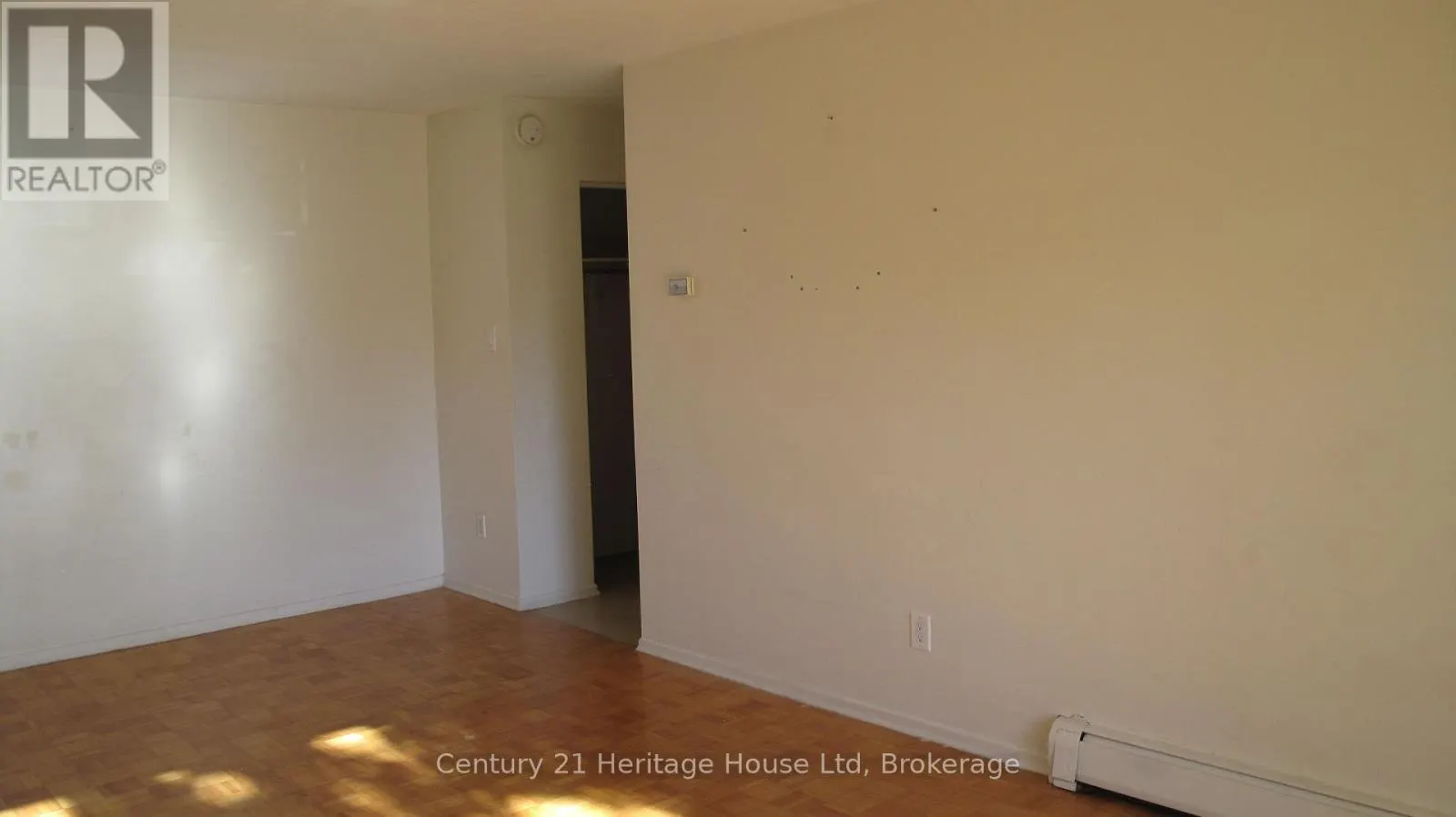 #9 - 16 BRANT AVENUE ##9