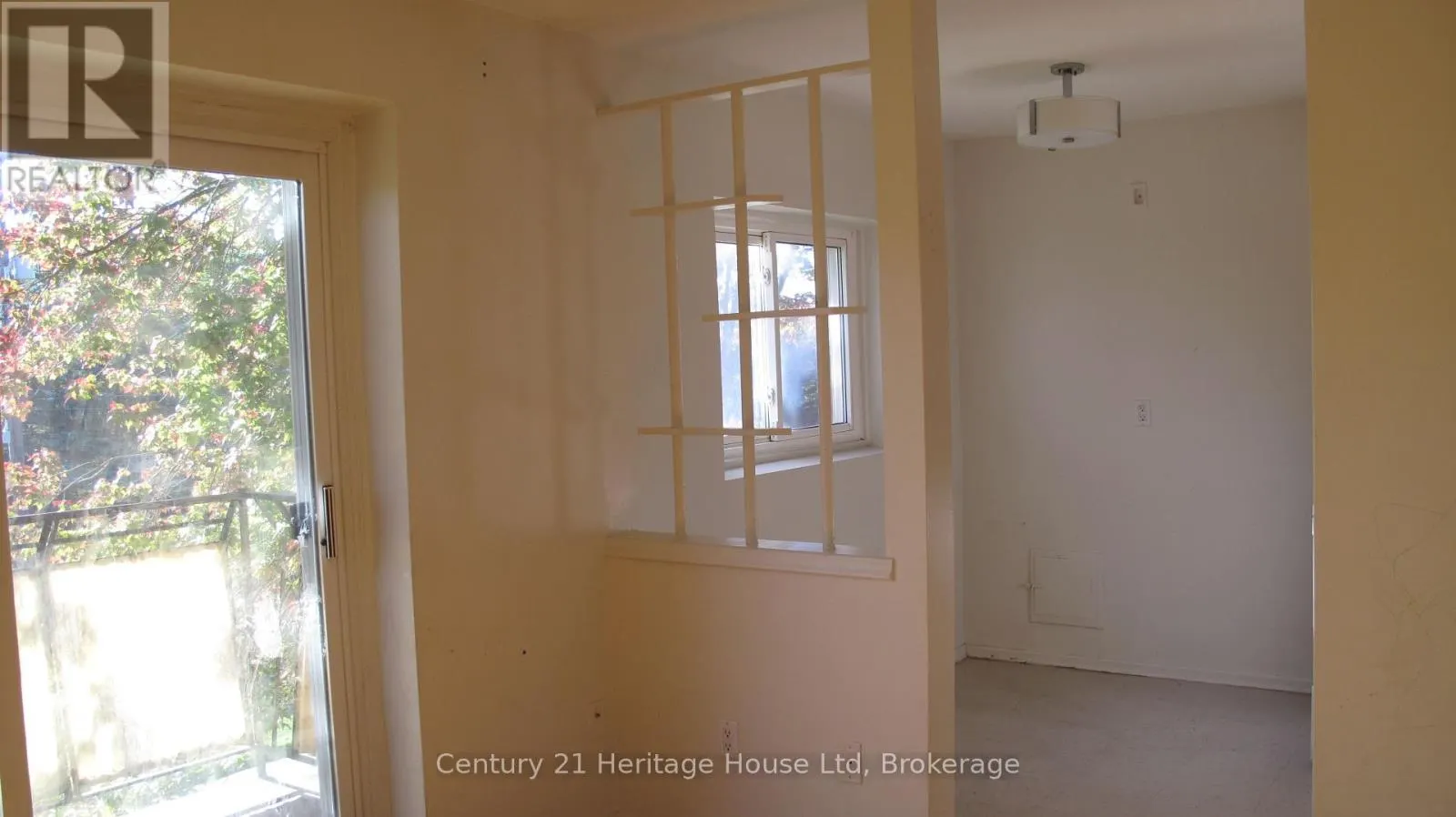 #9 - 16 BRANT AVENUE ##9