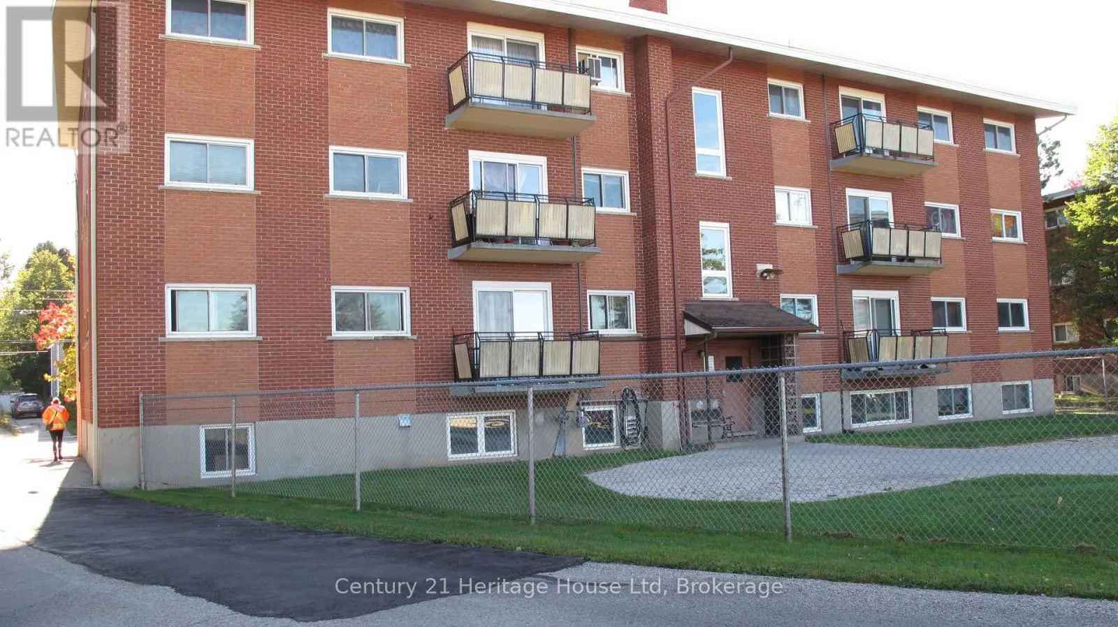 #9 - 16 BRANT AVENUE ##9