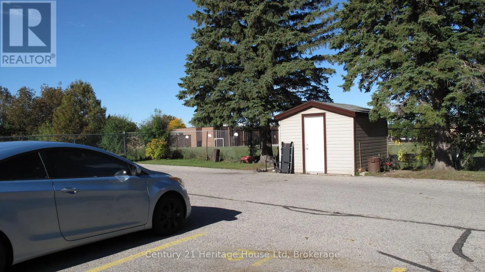 #9 - 16 BRANT AVENUE ##9