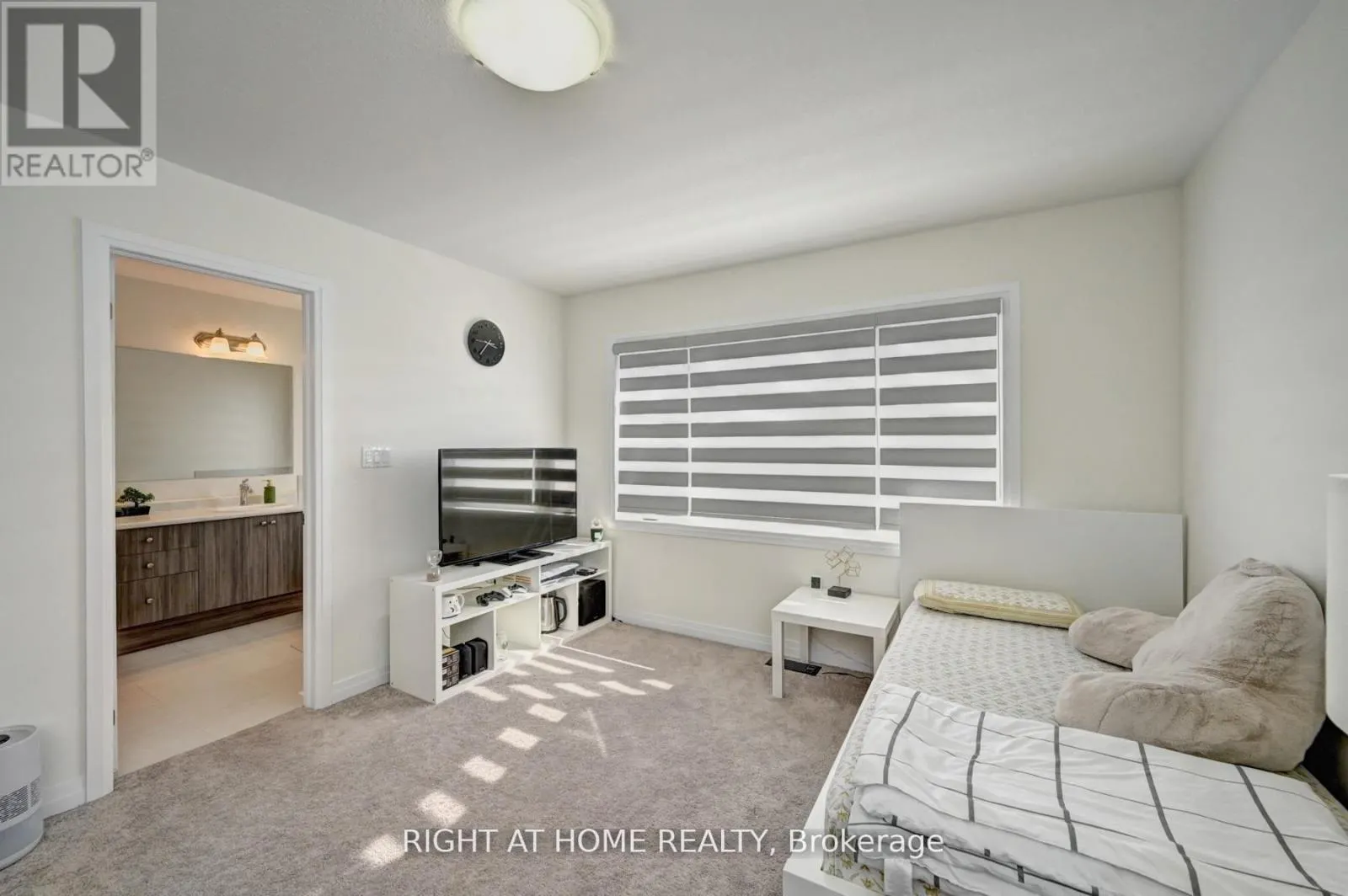 20 - 15 BLACKLOCK STREET