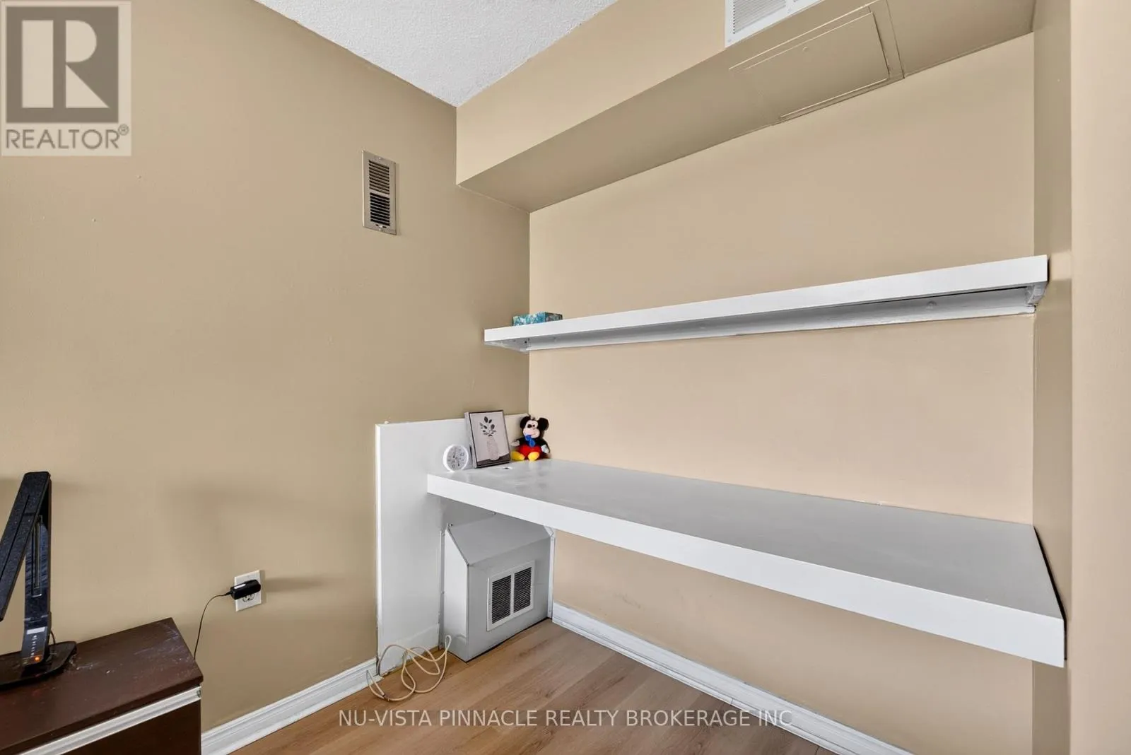 708 - 695 RICHMOND STREET S #708