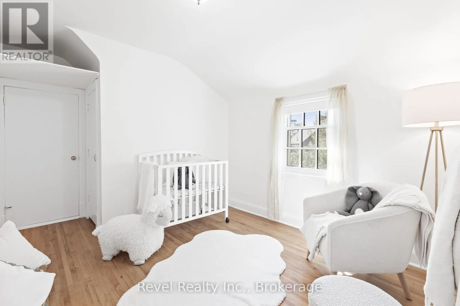 13 SYLVAN CRESCENT